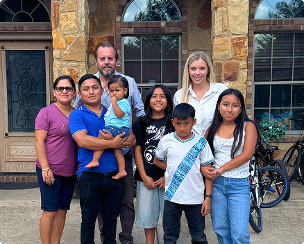 Amanda Demanda with a family